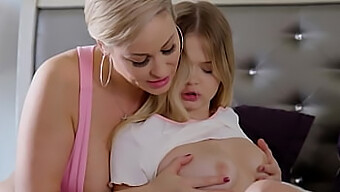 Adolescenta (18+) Este Mâncată De Mama Ei Vitregă În Acest Porno Milf