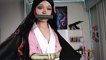 Teen Cosplayer Nezuko Nyder En Creampie Efter At Have Onaneret Med Legetøj