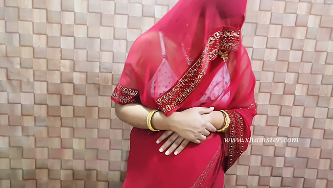 Desi Bhabhi Memberikan Blowjob Dekat Di Mulutnya.