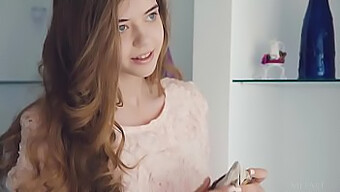 A Jovem Beleza Europeia Kay J Em Um Vídeo De Metart