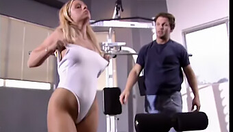 ¡el Instructor Del Gimnasio Da Una Mamada Profunda Y Es Follado Duro! ¡no Te Pierdas Esta Escena Caliente!