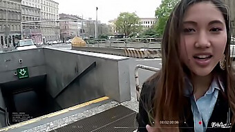 Asijská Teen May Thai Je Sváděna A Šukána V Tomto Pov Videu