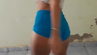 Sexy Latina Novinha Dansează Pe Ritm