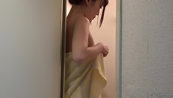 Japanese Teen Sarina Kurookawa Takes A Shower On Cam