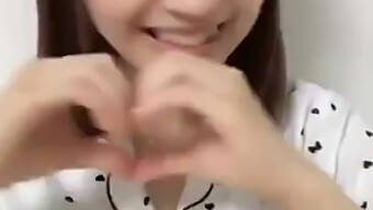 Compilation De Tik Tok Chauds Mettant En Vedette Les Mouvements Séduisants D'Ema Ita