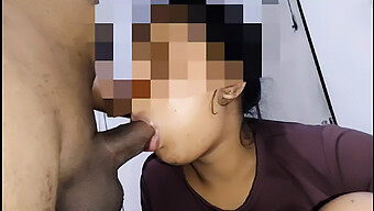 18+ Tenåringsjente Fra Sri Lanka Gir En Deepthroat Blowjob Og Svelger Sæd