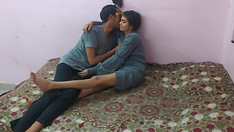 Bhabhi (Fille Indienne) Fait Une Fellation Intense Et Baise Fort Dans Une Vidéo Maison