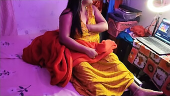 Sfarcurile Indianului (Roohi) Bhabhi Si Comportamentul Exhibitionist Pe Camera