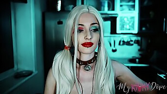 คอสเพลย์สุดฮอตของ Harley Quinn ในวิดีโอ Asmr