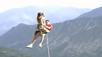 Bdsm: Cliffhanging S Bujnou Šlapkou