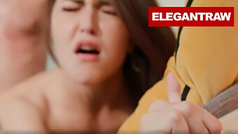 Une Étudiante Européenne Profite D'Une Grosse Bite Dans Cette Vidéo Porno Sur Le Thème De L'Examen