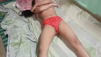 Indian Couple Enjoys Finger Cumshot In Lingerie