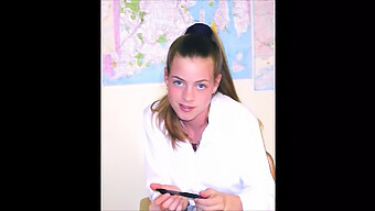 2001 Coed I Uniform Blir Stygg I Denna Tonårsvideo (18+)