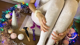 Amateur Jewish Girl Masturbates On Christmas