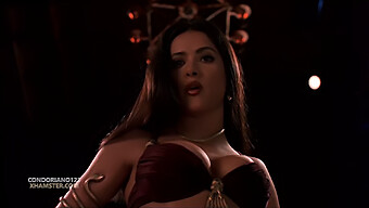 La Seducente Scena Di Salma Hayek In Biancheria Intima Seducente