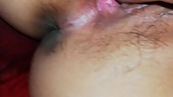 Vagina Ketat Basah Dalam Video Porno Buatan Sendiri Pertama