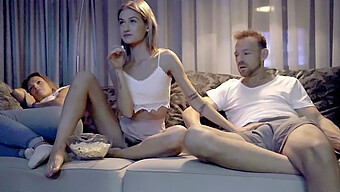 Bu Creampie Videosunda Üvey Kız Kardeşimin Avrupa Becerilerini Gösteriyorum